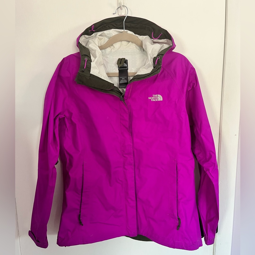 Northface Woman’s Hyvent 2.5 Waterproof Jacket